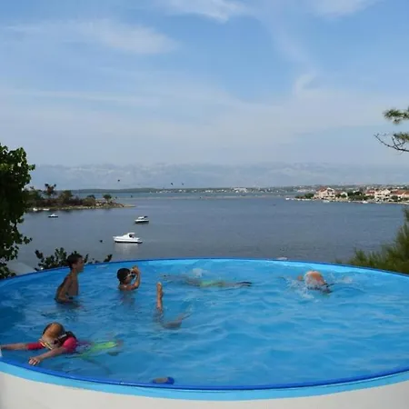 In With Sea View, Terrace, Air Conditioning, Wi-fi شقة نين