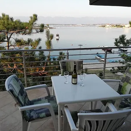 In With Sea View, Terrace, Air Conditioning, Wi-fi نين