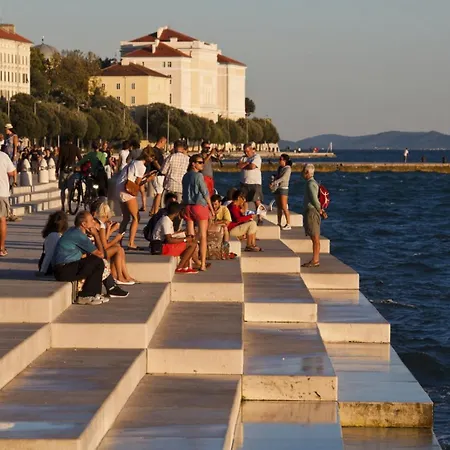Apartman In With Sea View, Terrace, Air Conditioning, Wi-fi